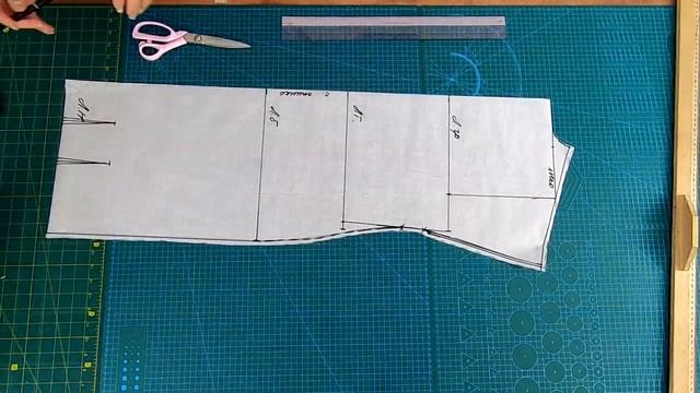 Яркое летнее платье без выкройки. Построение платья с оригинальной складкой.mp4 смотреть онлайн