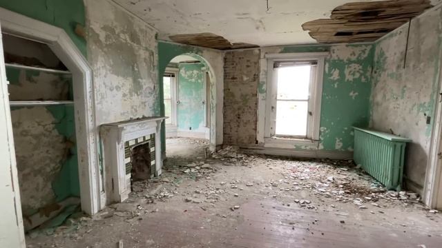 Stunning Grand Forgotten 235 year old Mansion Down South * Incredible Staircase & Woodwork смотреть онлайн