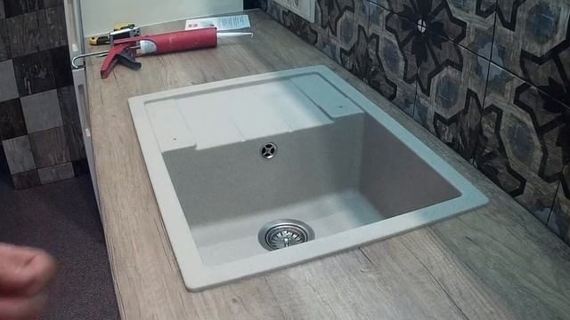 Врезка и установка мойки из камня в столешницу! Отверстие под смеситель+установка сифона без гофры смотреть онлайн