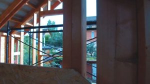 Дом на склоне. Как и какой дом строить на участке с большим уклоном? Ответ в ролике.