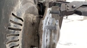 ТЛК Прадо 150: замена шпильки переднего колеса