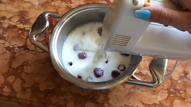 Молочный коктейль с малиной смотреть онлайн