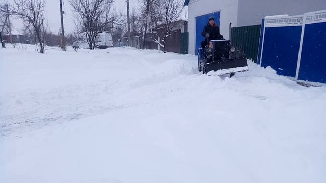 Минитрактор испытания .Крутая самоделка .Чистим снег. смотреть онлайн