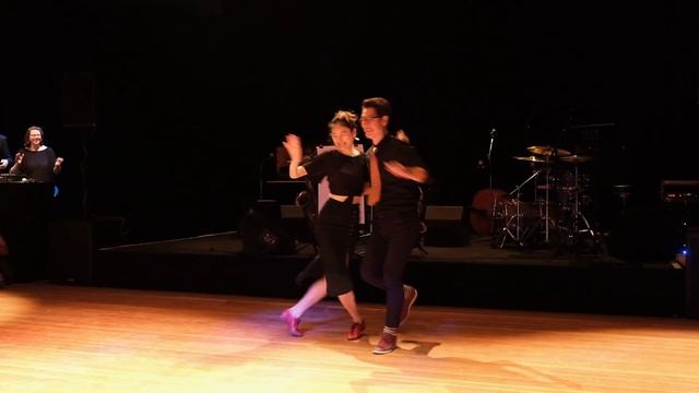 Michelle & JP - social lindy hop demo at Havelhop 2023 смотреть онлайн