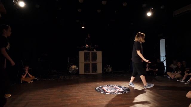 1/8 house Алекса (Mgn) vs Карина (Mgn) смотреть онлайн