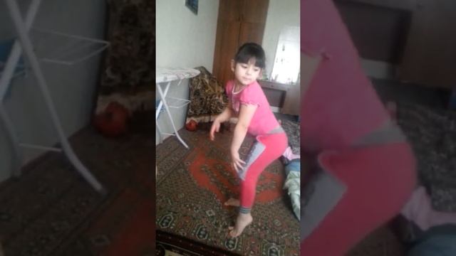 Ангелиночка танцует танец живота смотреть онлайн