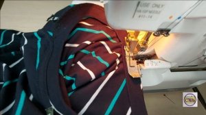 Как быстро из обычной футболки сделать модную с V-образной горловиной