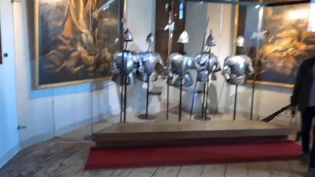 a walking tour through the Muiderslot former castle of FlorisV built around 1285 смотреть онлайн