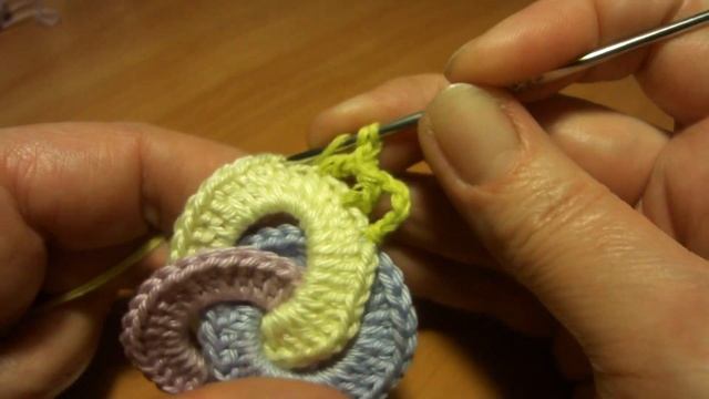 Треугольный мотив с кольцами Triangular motive with rings Crochet смотреть онлайн