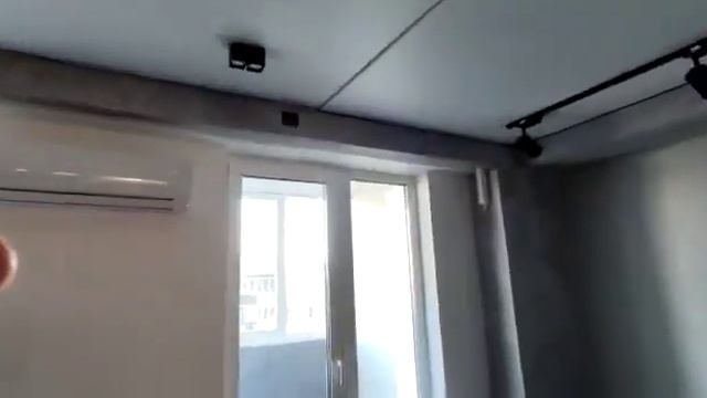 Раздвижной электрический карниз Onviz в нише смотреть онлайн