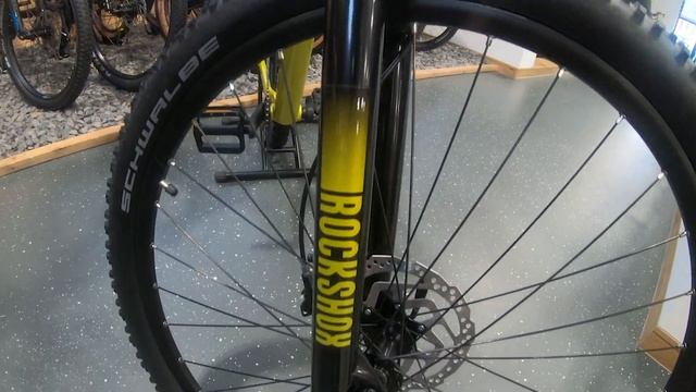 CUBE ANALOG LASHLIME´N´BLACK 2023 HARDTAIL MOUNTAIN BIKE WALK-AROUND REVIEW смотреть онлайн