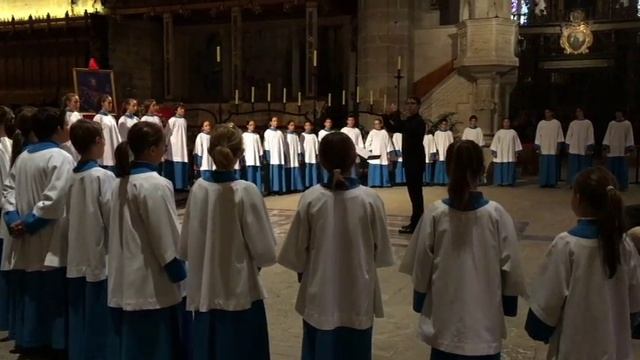 Пение в Кафедральном Соборе смотреть онлайн