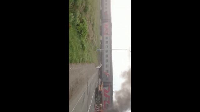 Большегруз и пассажирский поезд столкнулись на Сахалине (2) смотреть онлайн
