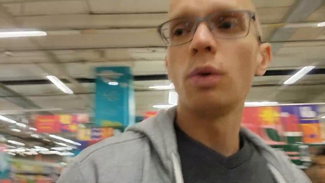 97. Продолжаю расширять зону комфорта. Делаю необычные вещи в ТЦ. смотреть онлайн
