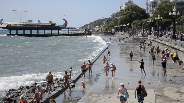 Шторм в Ялте (2) смотреть онлайн