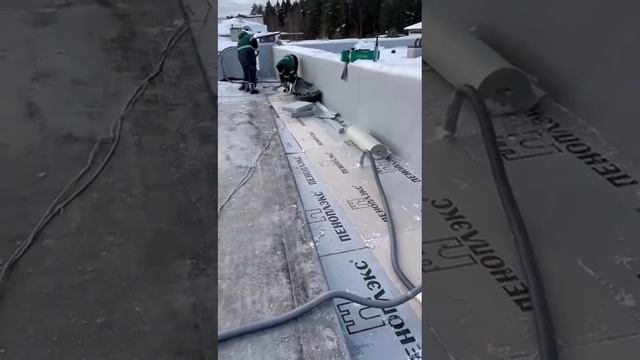 Процесс просушивания кровли в мороз смотреть онлайн