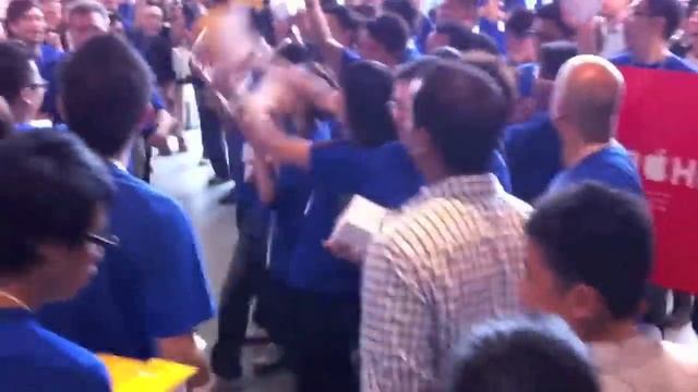 Hong Kong Apple Store Opening смотреть онлайн