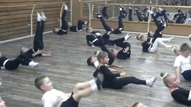 Ансамбль народного танцю"Дружба"1 клас(відкритий урок) смотреть онлайн