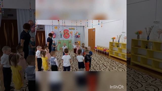 "Наши бабушки и мамы, принимайте поздравления". Группа "Улыбка". смотреть онлайн