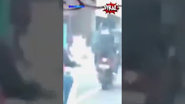 SOPIR MABUK BERULAH, TABRAK LARI TERHADAP KORBAN, KENA AMUK MASSA DICIREBON смотреть онлайн