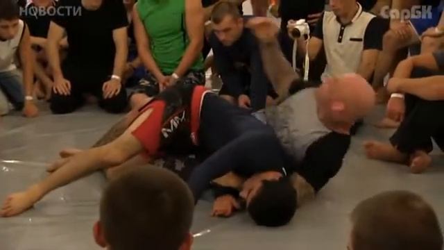 Американский боец Джефф Монсон собирает деньги жителям Донбаса смотреть онлайн