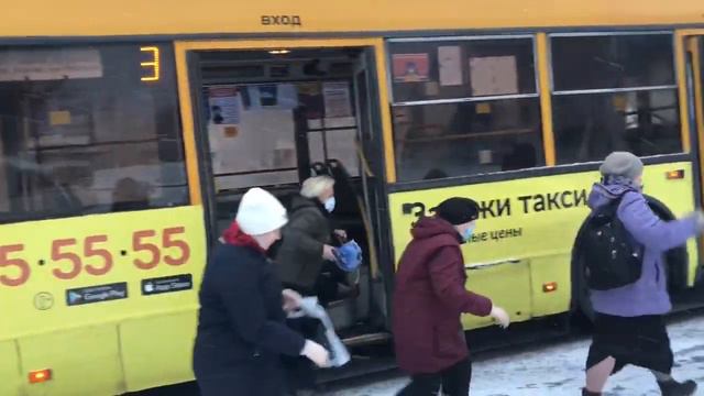 В Мурманске из-за непогоды троллейбус не смог подняться в гору смотреть онлайн