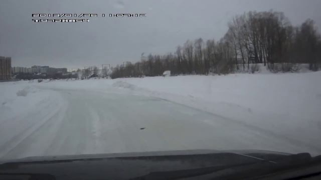 Катание УАЗ Патриот по ледовому треку смотреть онлайн