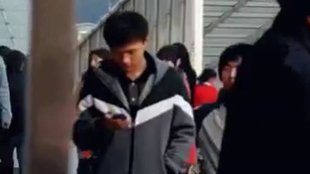 Как незаметно украсть телефон ..(How quietly stealing the phone? ) смотреть онлайн