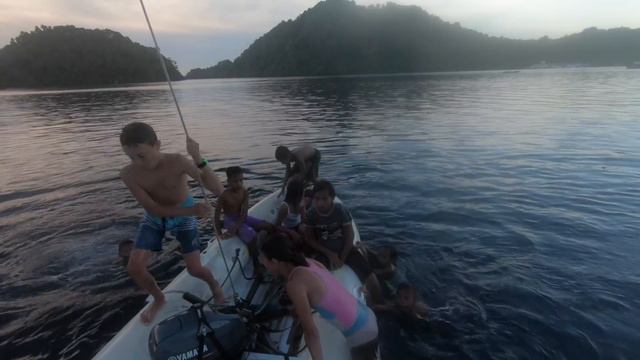 We get spoilt & have local kids STEAL our hearts Episode 83 | Sailing Catalpa смотреть онлайн