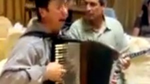 Очень  красивая  чеченская  песня.  Дуьне хьийзар ду. Валид  Гадаев.  видео  от  М.