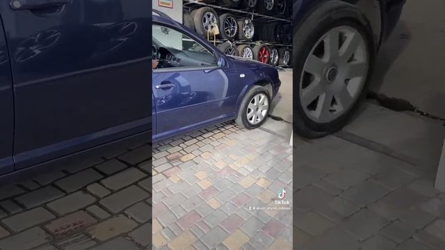 Volkswagen Bora сняли 15 железки, установили 16’’ литые диски ссшинами 205/55