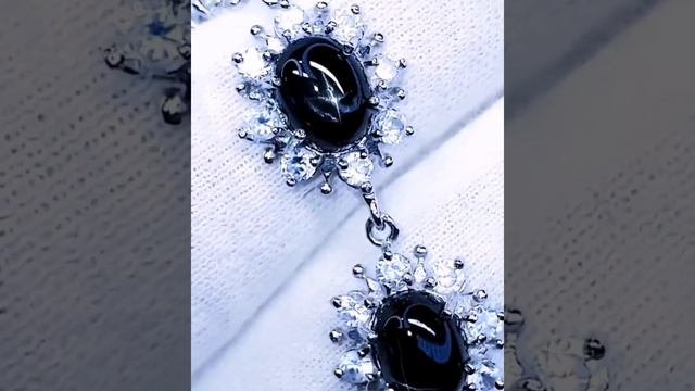 СЕРЕБРЯНОЕ КОЛЬЕ РУЧНОЙ РАБОТЫ С НАТУРАЛЬНЫМИ ЧЁРНЫМИ ЗВЕЗДЧАТЫМИ ДИОПСИДАМИ смотреть онлайн