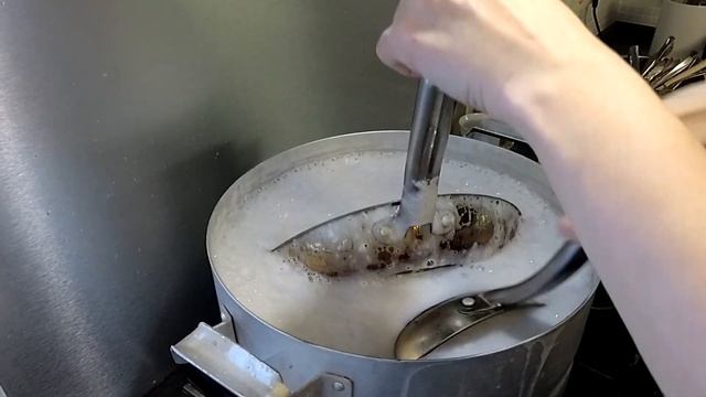 Как почистить сковородку? Сода, силикатный клей и хозяйственное мыло. смотреть онлайн