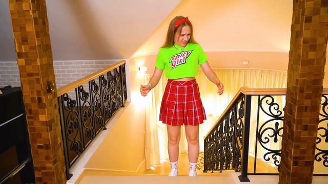 За Мной Охотится Mommy Long Legs! Сбегаем от Хаги Ваги в Реальной Жизни смотреть онлайн