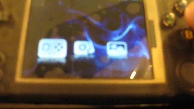 Broken screen on retrogame console смотреть онлайн