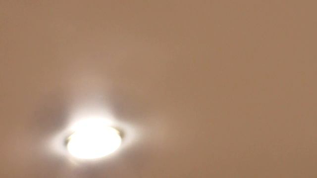 ТОЛЬКО ЧТО СДЕЛАЛИ НАТЯЖНОЙ ПОТОЛОК В ДЕТСКОЙ КОМНАТЕ 6 ЛАМПОЧЕК ! смотреть онлайн