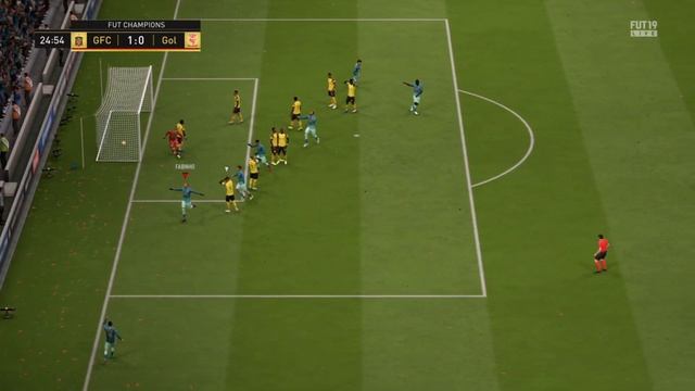 Как подавать угловые в ФИФА 19 смотреть онлайн