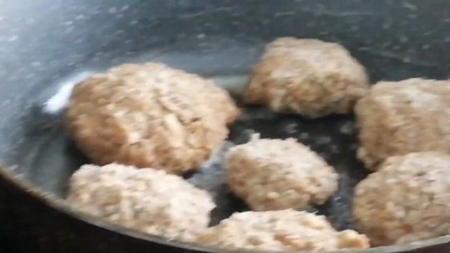 Делаем котлеты из кильки дорогой и дешёвой!