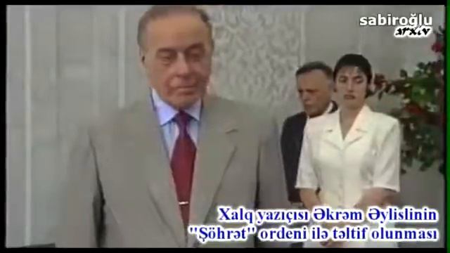 Г. Алиев вручает Орден Славы Акраму Айлисли смотреть онлайн