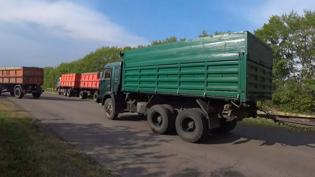 УБОРКА 2021 ДЕНЬ ВТОРОЙ , ДОЖДЬ ВЫГНАЛ С ПОЛЯ смотреть онлайн
