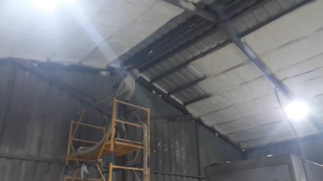 Утеплення ПІНОПОЛІУРЕТАНОМ, ППУ, піною. Теплоізоляція ангарів, складів смотреть онлайн