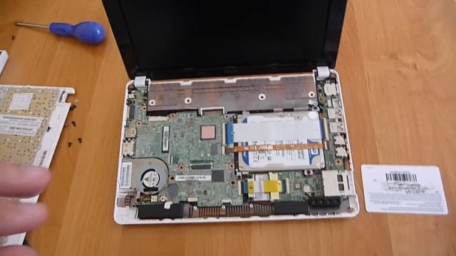 Asus Eee PC 1015PN | How to replace HDD with SSD смотреть онлайн