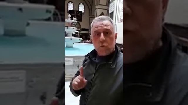 Руслан, рассказывает историю у самой старой мечети Улу-джами смотреть онлайн