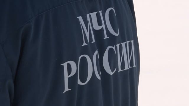 МЧС России предупреждает - тонкий лед опасен! смотреть онлайн