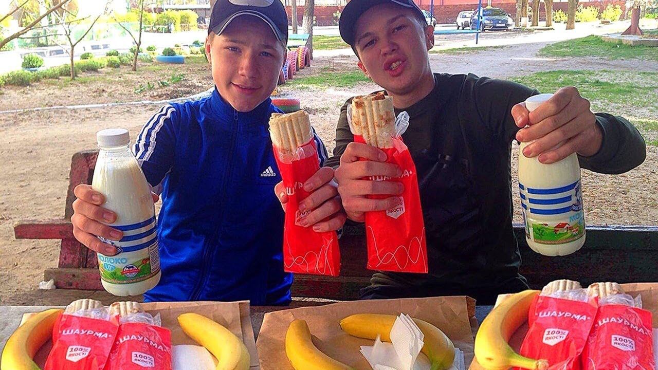 ХОТ-ДОГ БАНАН МОЛОКО КТО БЫСТРЕЕ СЪЕСТ ? ПОЕДАНИЕ ЕДЫ НА СКОРОСТЬ