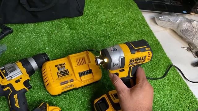Combo DEWALT.khoan DCD999.vít DCF887. Pin 6ah .2ah Sạc 118 (120v) Giỏ Sách  Lh:0938310677 Duy