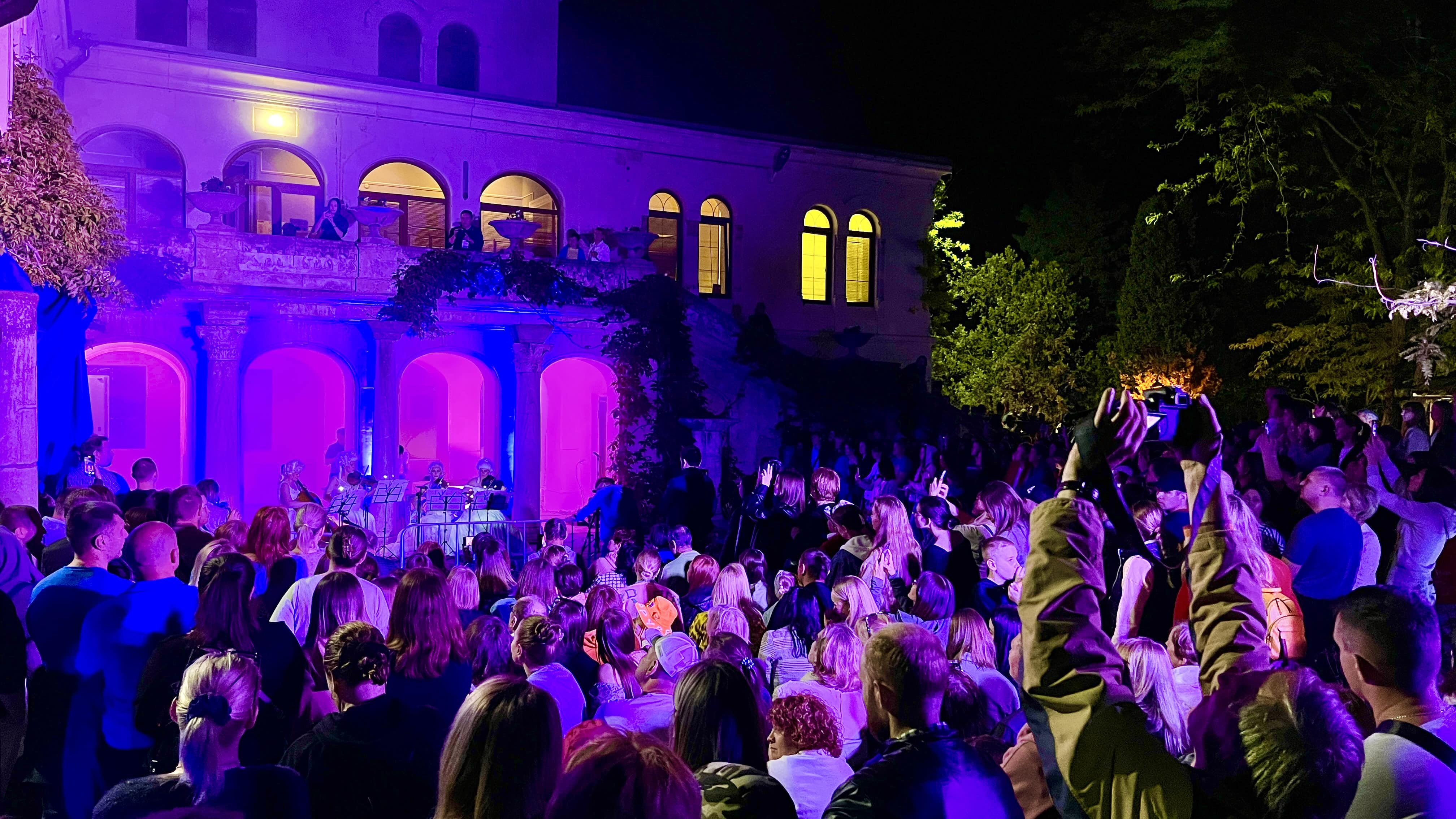 Севастопольцы МАССОВО вышли на АКЦИЮ Ночь Музеев!Музей Черноморского Флота,Херсонес Таврический!2023 смотреть онлайн