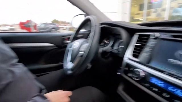 2018 Toyota Highlander XLE 8 Passenger Stock # 36245A смотреть онлайн