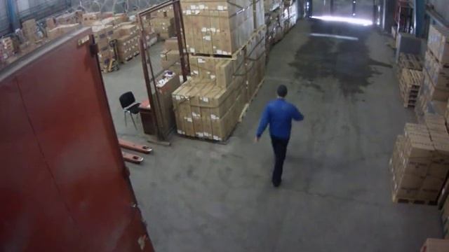 В Волгограде склад с сигаретами ограбили трое приятелей смотреть онлайн