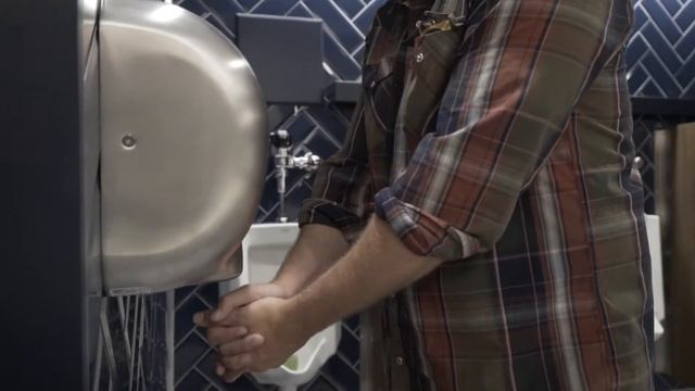 How the Xlerator Hand Dryers Help Large Stadiums Like Gillette Save Time and Money смотреть онлайн